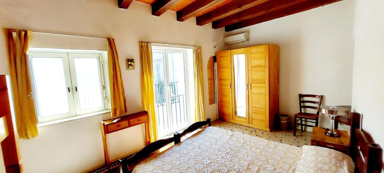 Vucciria'S Holiday Home ปาแลร์โม ภายนอก รูปภาพ